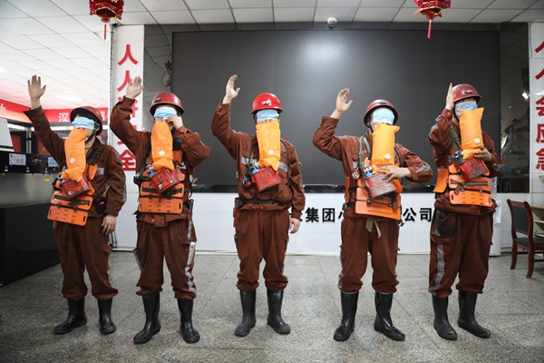 2.自救器盲戴_副本.jpg
