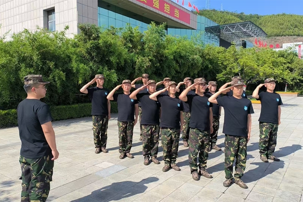 1.新工军训_副本.jpg