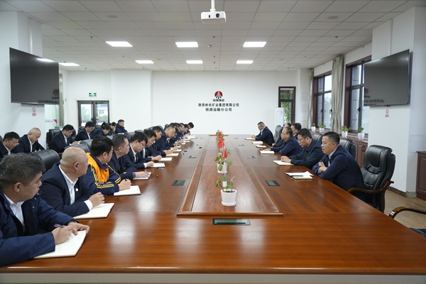 召开调度例会_副本.jpg