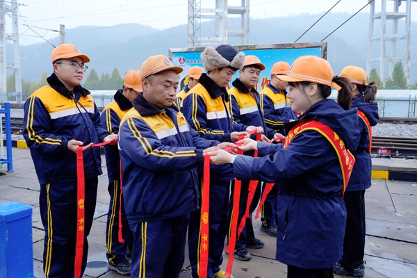1761292371191309.jpg 送红色安全祝福带_副本.jpg