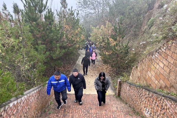 1761725234763848.jpg 登顶过程 (2)_副本.jpg